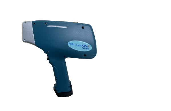 Портативный флуоресцентный анализатор модели PORT-X600.